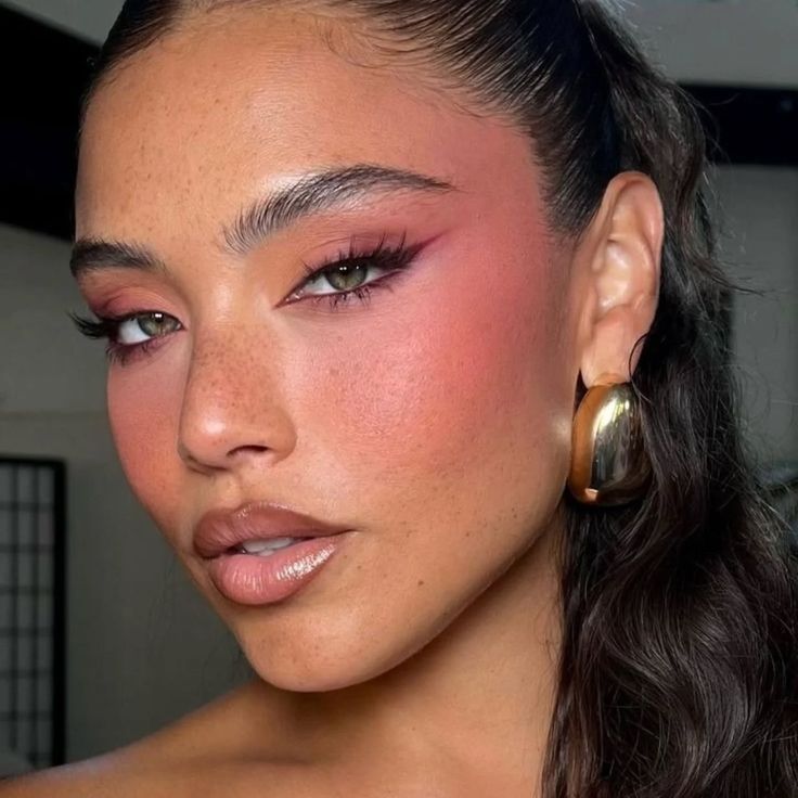 Maquiagem de festa com alma carioca: como brilhar no fim de ano com Águas de Ipanema