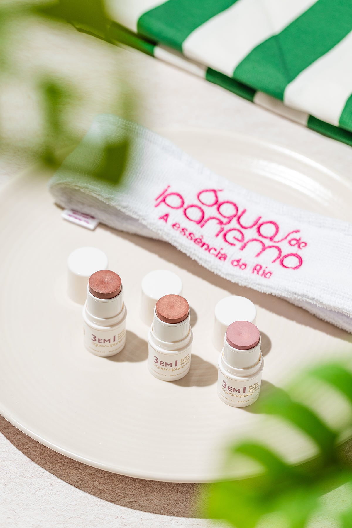 Combo Stick 3 em 1: os 3 tons do Stick 3 em 1 e Ganhe 1 Faixa Skincare (R$ 66,33 a unidade)