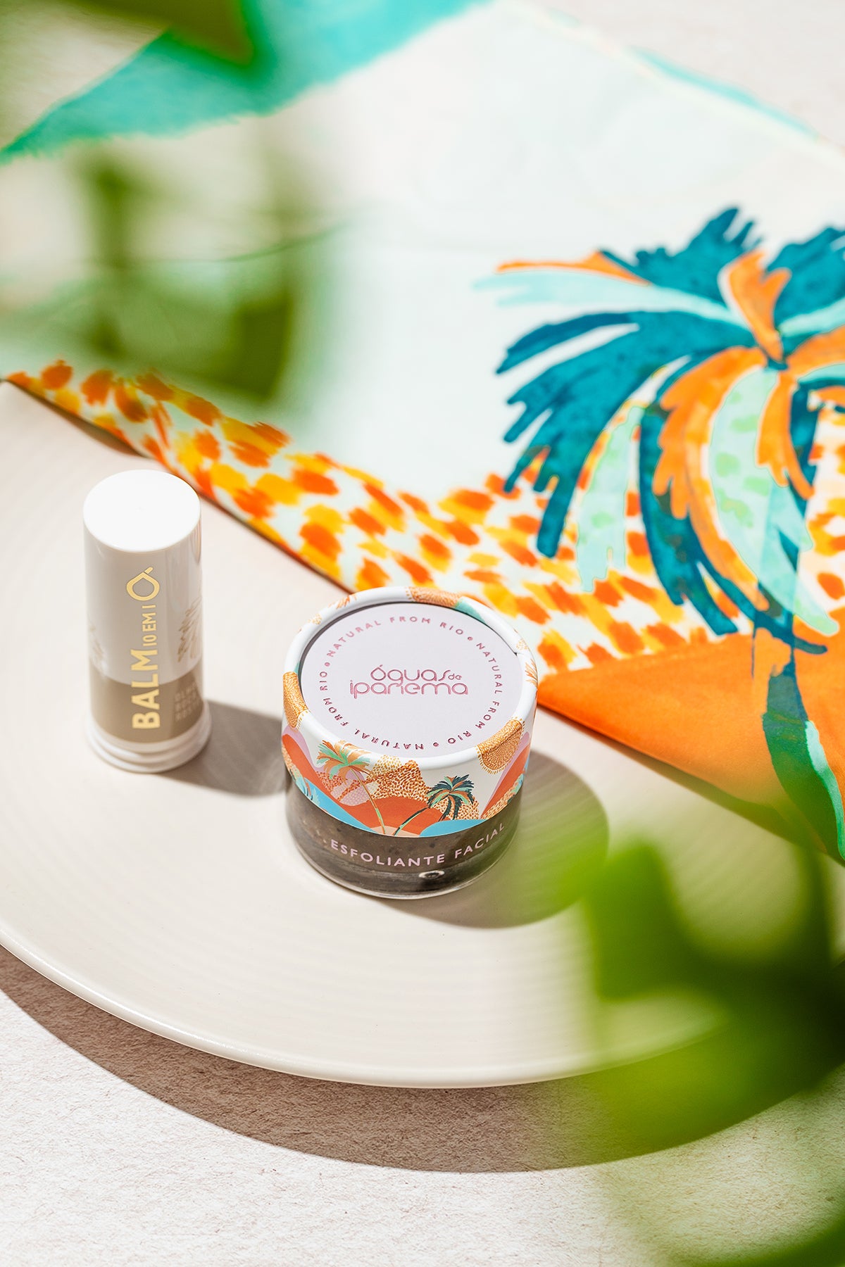 Brisa do Rosto: Esfoliante Facial + Balm 10 em 1 Olhos, Boca e Rosto e Ganhe 1 Lenço Estampado Águas (Doce Balanço)