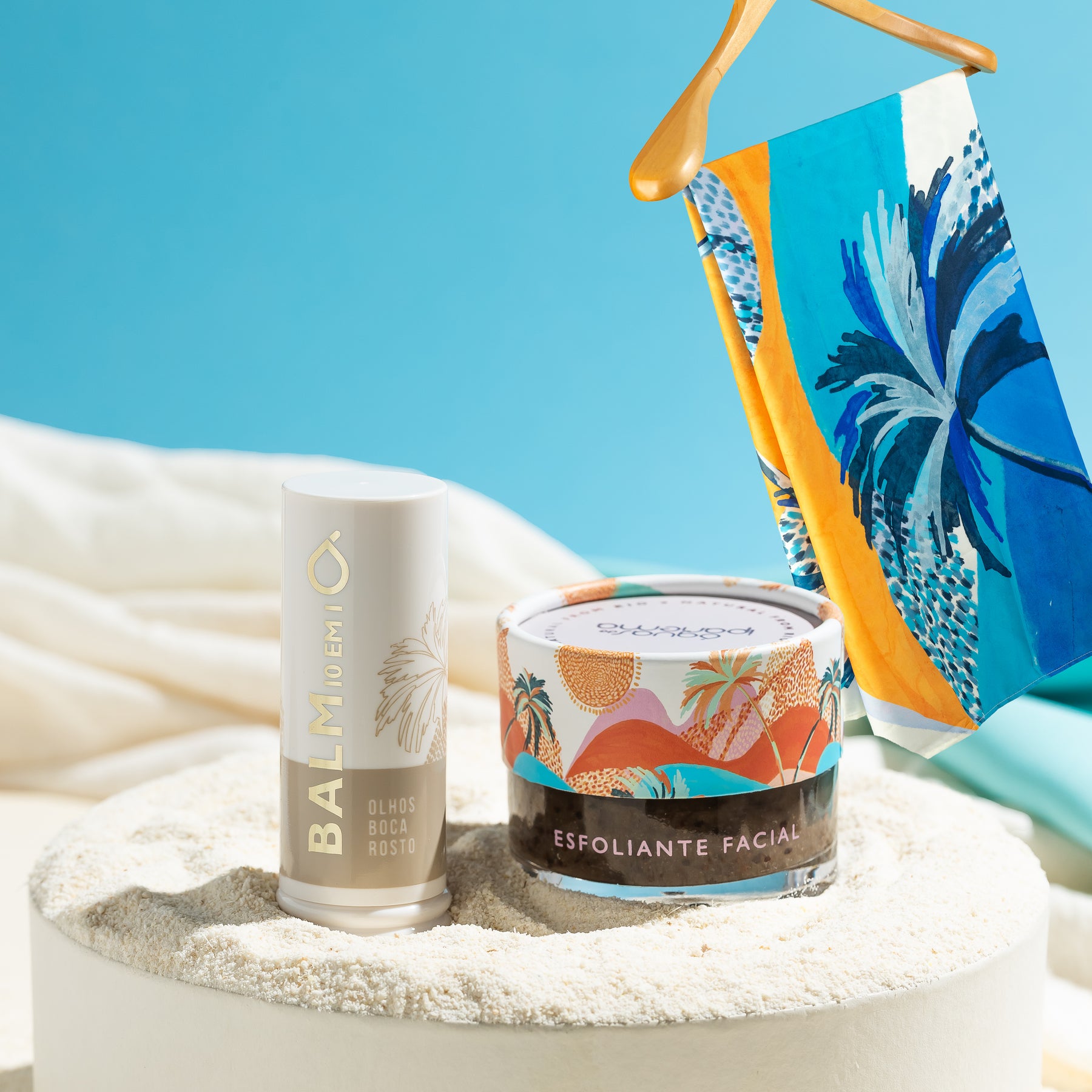 Brisa do Rosto: Exfoliante facial + Bálsamo 10 en 1 para Ojos, Labios y Rostro, y recibe gratis 1 pañuelo estampado Águas (Caminho do Mar).