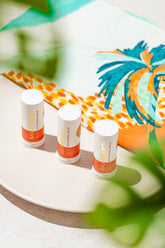 Luz do Calçadão: 3 Bases Stick Multifuncionais (FPS 99 com cor e Incolor) + Lenço Doce Balanço