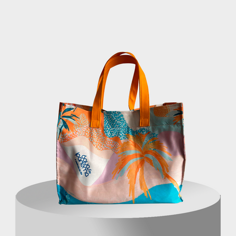 Elegância à Beira-Mar: Bolsa + Canga + Lenço Águas de Ipanema - Edição Doce Balanço